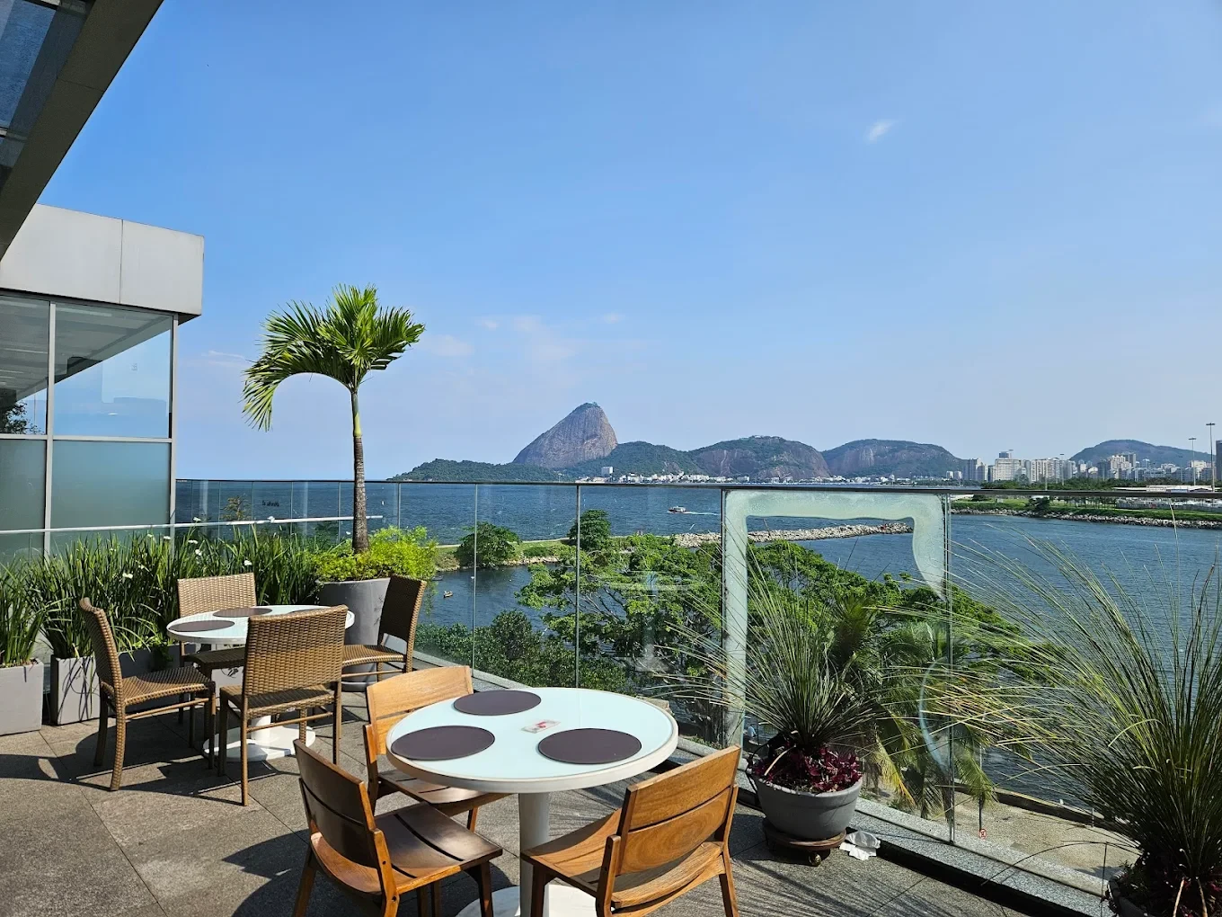 Iconic Triple View - Fresh Food & Pool - Image